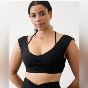 . Athleta Cinch Built in Bra Crop Tee. Black Small A-C Cups New without hang tag